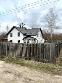 Продаж квадрекса з ремонтом та власною ділянкою с.Нове