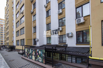 Нежитлове приміщення, 64.8 кв.м., ЖК Щасливий, вул. Соборна, 10-Г