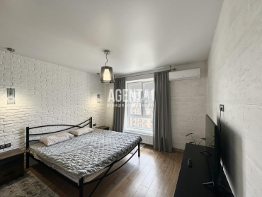 ЖК Барселона, 2-кімн. квартира з якісним ремонтом, вул. Петрівська 1-А
