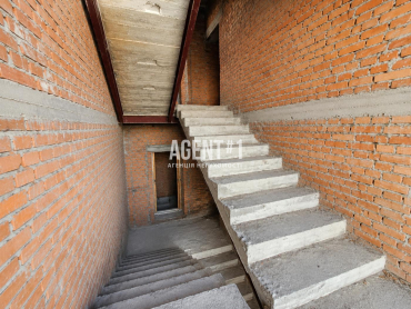 Будівля Петропавлівська  Борщагівка | 2000 м² | 27 соток | ЛІФТ | БАСЕЙН