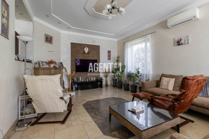 продаж будинку 430м з гаражем, 8 соток