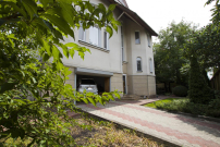 Продаж будинку на Петропавлівській Борщагівці в тихій локації.