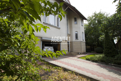 Продаж будинку на Петропавлівській Борщагівці в тихій локації.