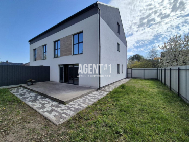Без%  Продаж  дуплекс з цегли 143+73м.кв у подарунок! 3 сотки. с.Гатне