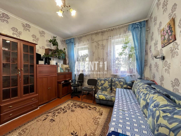 Продаж двох кімнат у гуртожитку біля метро Лівобережна