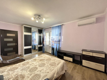 Продаж великої трикімнатної квартири. Гарматна 31а