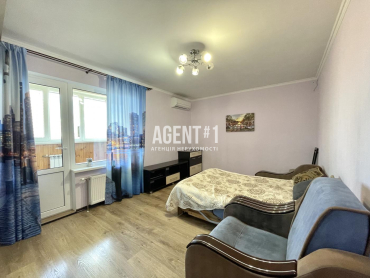 Продаж великої трикімнатної квартири. Гарматна 31а
