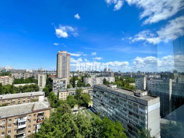 Продаж великої трикімнатної квартири. Гарматна 31а