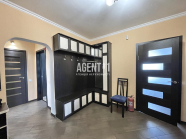Продаж великої трикімнатної квартири. Гарматна 31а