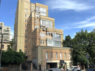 Простора 3-кІмн. квартира з якісним ремонтом та власним паркомісцем, вул. Дмитрівська, 76