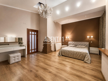 ДВОРІВНЕВА КВАРТИРА 195 М² З ДРУГИМ СВІТЛОМ $320 000
