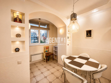ДВОРІВНЕВА КВАРТИРА 195 М² З ДРУГИМ СВІТЛОМ $320 000