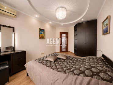 ДВОРІВНЕВА КВАРТИРА 195 М² З ДРУГИМ СВІТЛОМ $320 000