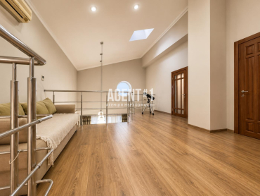 ДВОРІВНЕВА КВАРТИРА 195 М² З ДРУГИМ СВІТЛОМ $320 000