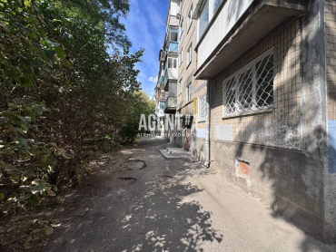Продаж 3-кімн. квартири, 57.6 кв.м., вул.Миколи Василенка 6А у Київі.