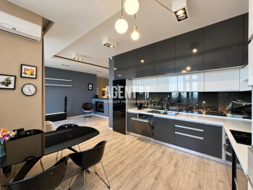 3-кімн. 95 м² ЖК Брест-Литовський, резервне живлення, Чайки