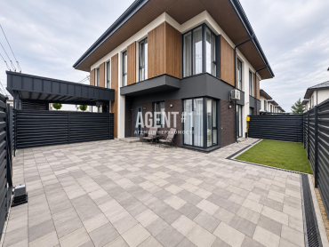 Перша здача! Квадрекс 75 м² КМ Garden Village, газ, власний двір
