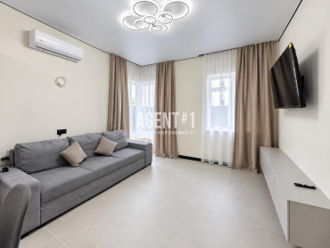 Перша здача! Квадрекс 75 м² КМ Garden Village, газ, власний двір