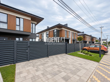 Перша здача! Квадрекс 75 м² КМ Garden Village, газ, власний двір