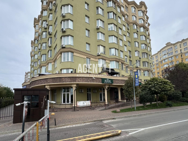 ЖК Софія Клубний, нежитлове приміщення на центральному в’їзді , 42,5 кв.м.