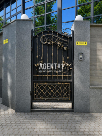 Продаж фасадної осб 1040 кв.м. Житомирська траса, поворот на Чайку.