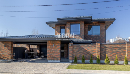 продаж будинку 195м2 з гаражем та сховищем. під чистовий ремонт. 