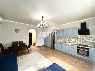 Таунхаус з ремонтом та підвалом (бомбосховищем), с.Чайки