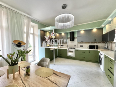 Продаж квартири ЖК Чайка, 2-кімн. 102 кв.м., вул. Лобановського, 21 