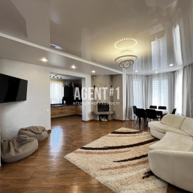 БЕЗ%. Продаж. Буднок з ремонтом 190 м.кв. Чудова локація. Ділянка 5 соток. Гатне.