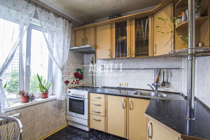 Продаж  2-кімн. квартири  50,1 кв.м., просп.Правди, б.68 в м.Київ.
